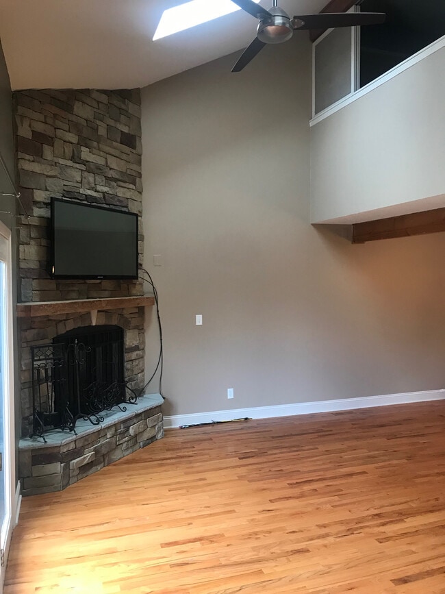 Building Photo - 3814 Emerald Cir