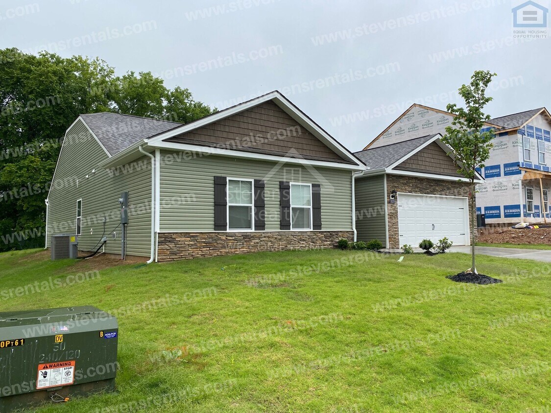 Grab This Spacious Modern Abode House Rental in Ooltewah, TN