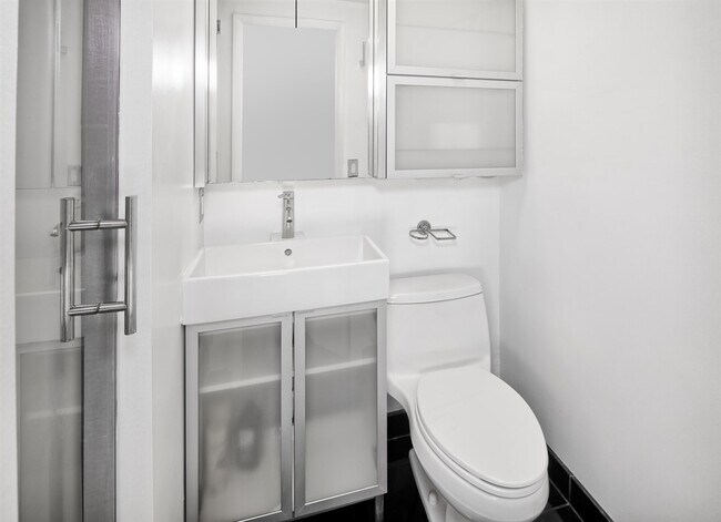 Foto del edificio - 338 Winfield Ave