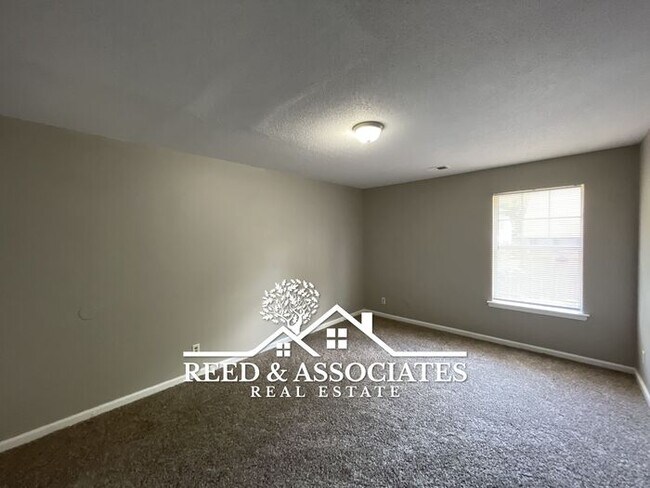 Building Photo - 4686 Royal View Dr