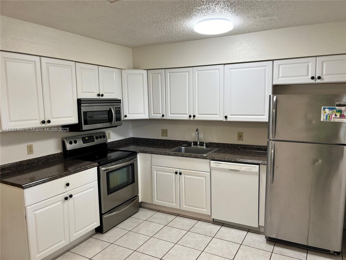 Primary Photo - 1470 SW 2nd Ave