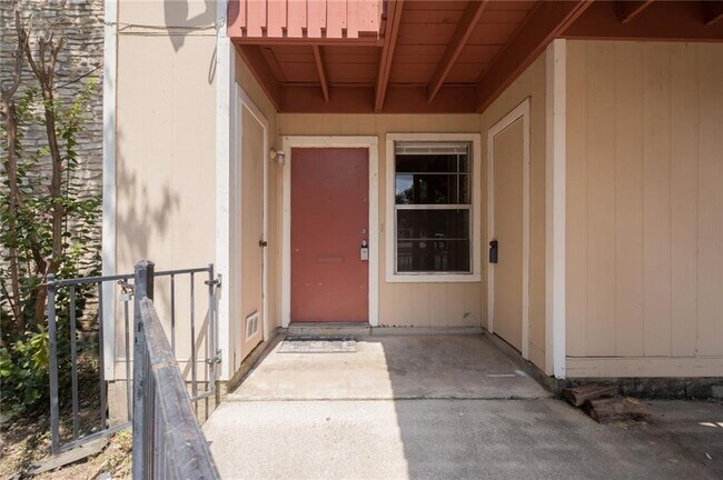 Building Photo - 211 Sport Clips Wy