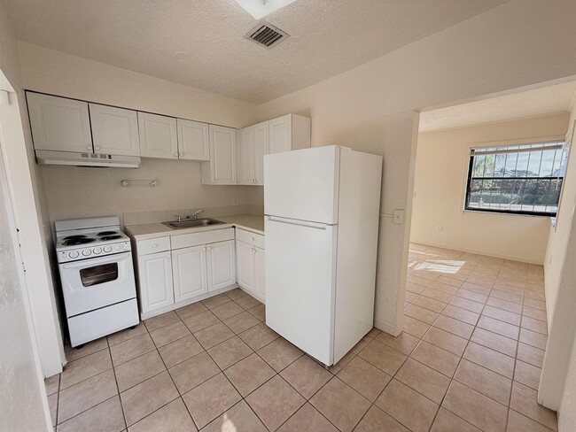 Building Photo - 5607 N Flagler Dr