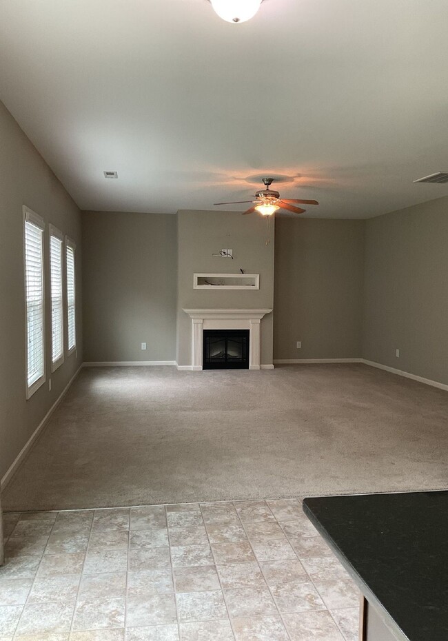 Building Photo - Beautiful 4 Bedroom, 2.5 Bath Home in Rich...