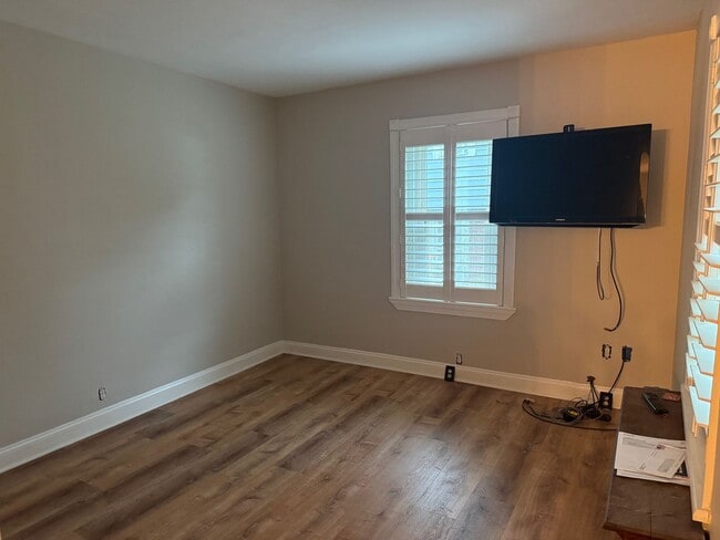 Building Photo - Beautiful Conshohocken 3 Bedroom 1 bath Ca...
