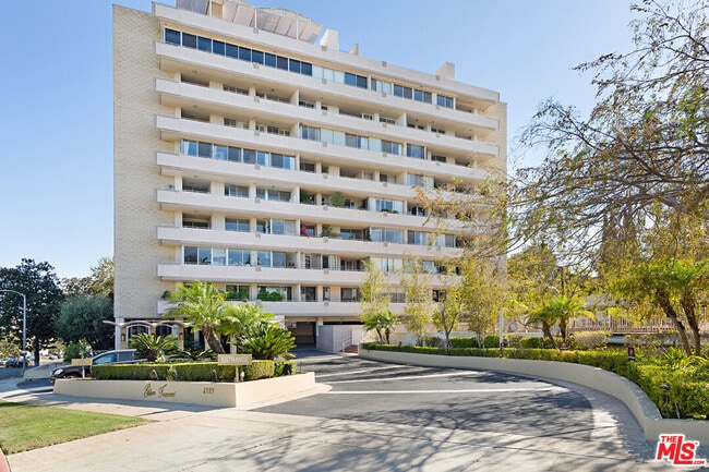 Building Photo - 1333 S Beverly Glen Blvd