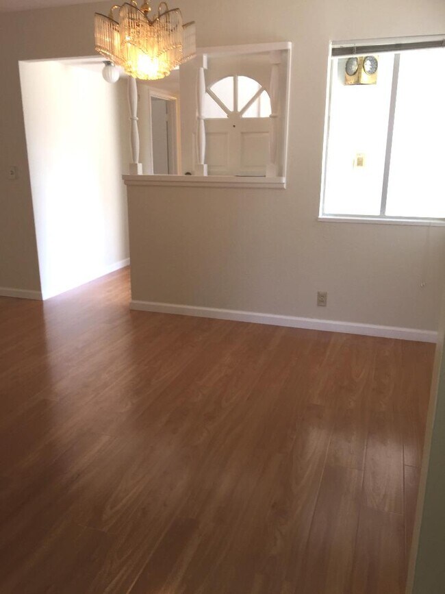 Foto del edificio - 1376 Brookglen Dr