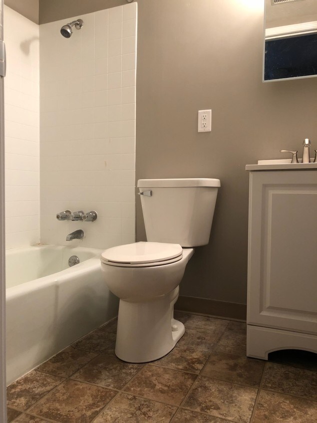 Building Photo - 1111 E St