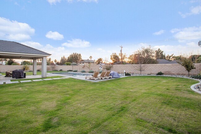 Foto del edificio - Coming Soon! Stunning 5 Bedroom / 3 Bathroom w/ Pool & Spa in Rosedale - Masterpiece Estates