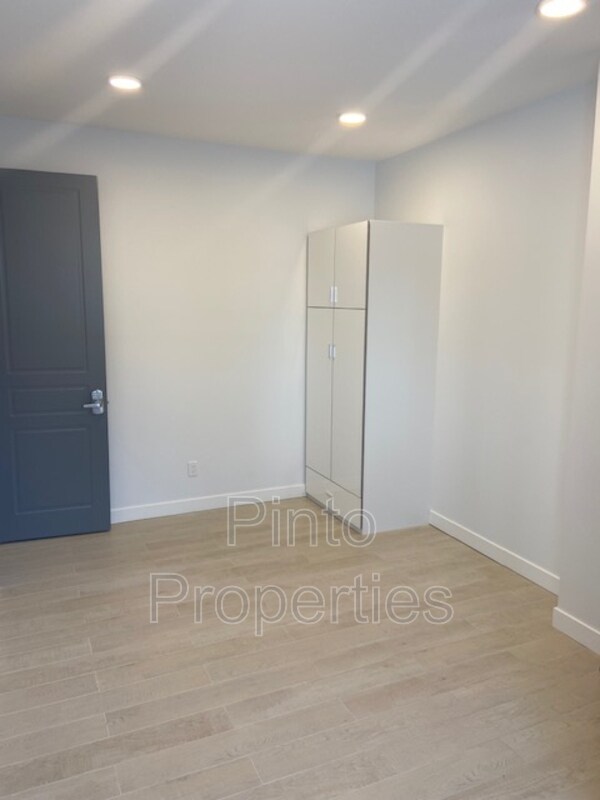 Photo principale - 10749-10786 86 Ave NW