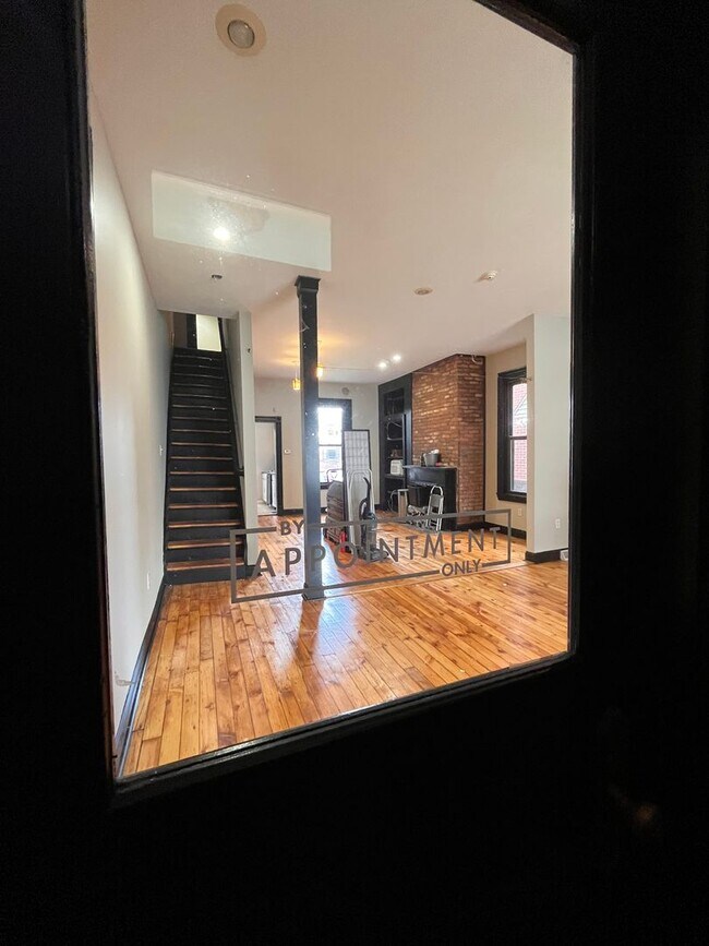 Foto del edificio - Large Home in ShadySide, Newly Rennovated!