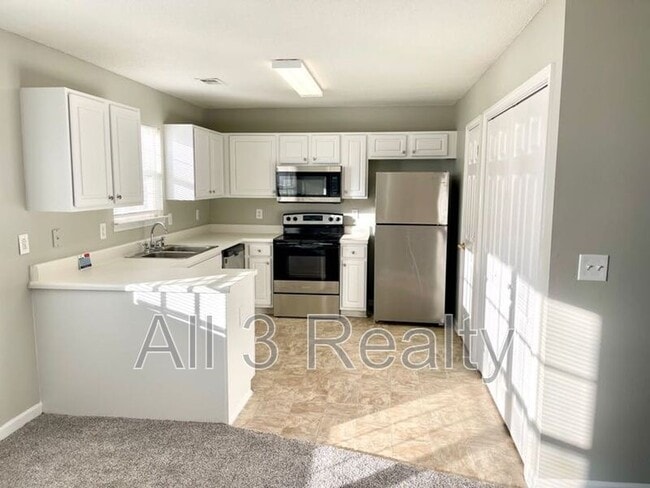 Building Photo - 333 Goldenrod Dr