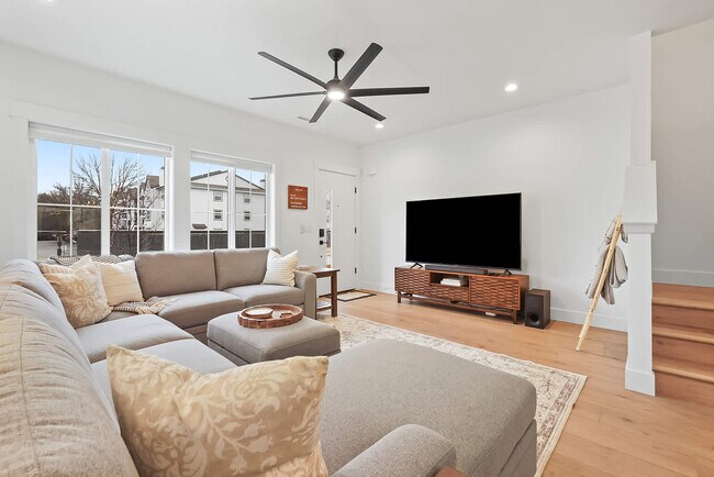 Foto del edificio - 225 W Highland St