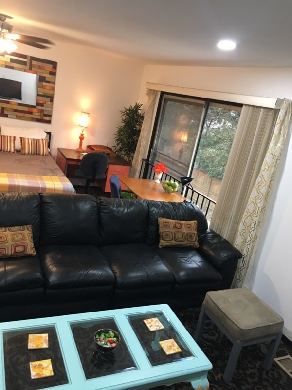 Building Photo - 11114 Oak Leaf Dr