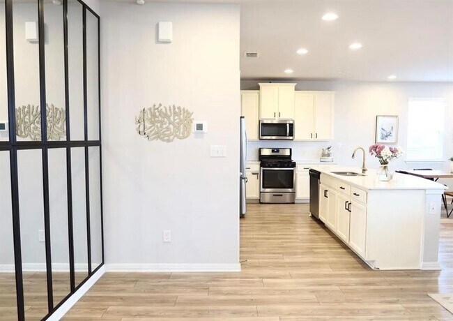 Building Photo - 3200 College Park Dr