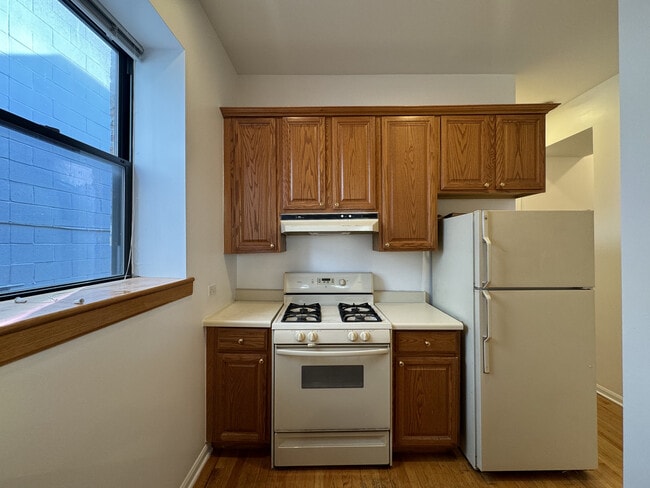 Foto del edificio - 817 N Hoyne Ave