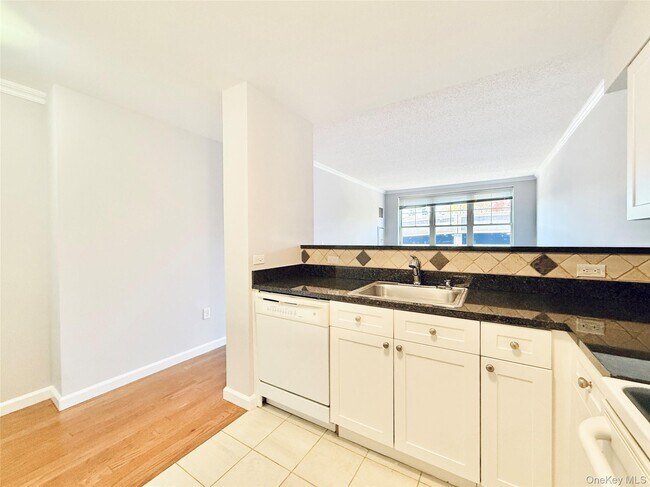 Foto del edificio - 300 Mamaroneck Ave