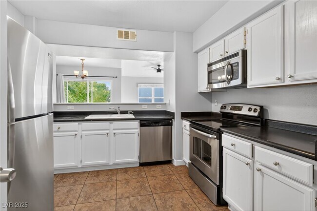 Foto del edificio - 7255 W Sunset Rd