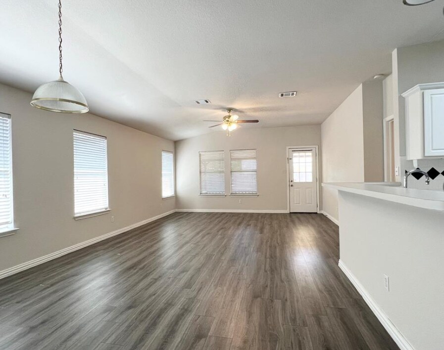Building Photo - 4447 Bremner Dr