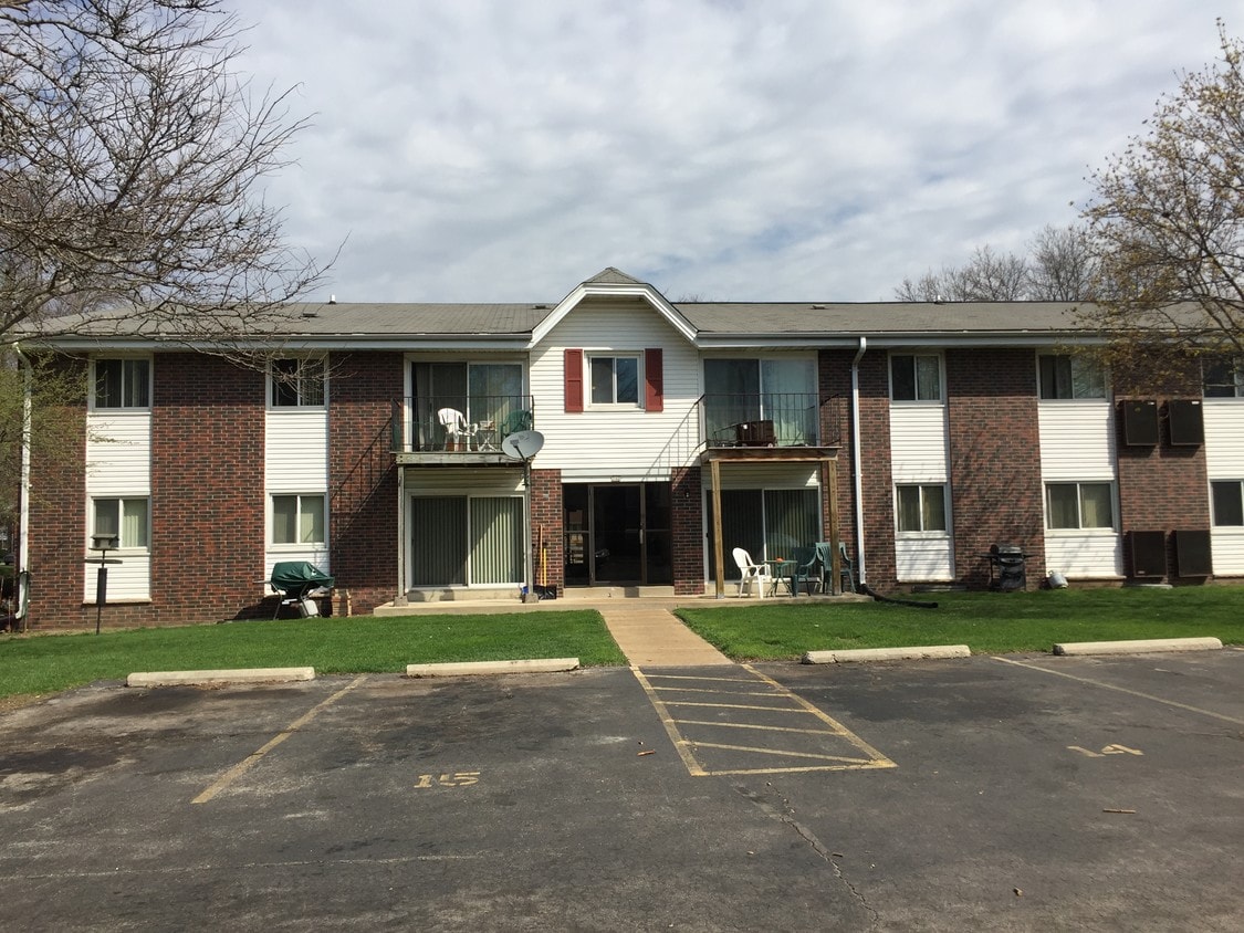 309 Morris St, Pewaukee, WI 53072 Apartments in Pewaukee, WI