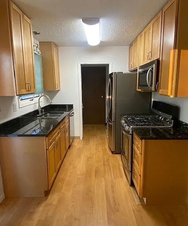 Foto del edificio - Cozy Abbott Loop Single Family Home w/ Gar...