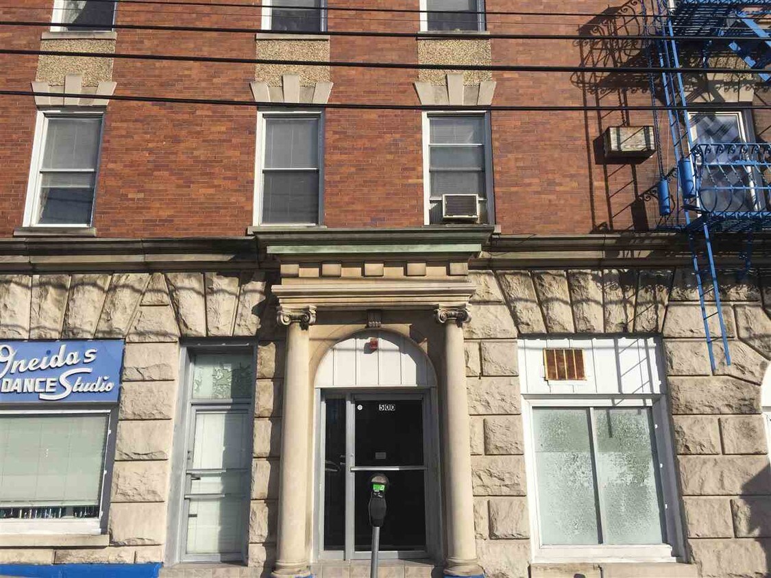 Primary Photo - 500 68th St
