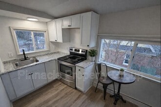 Building Photo - 834 N Leroy St