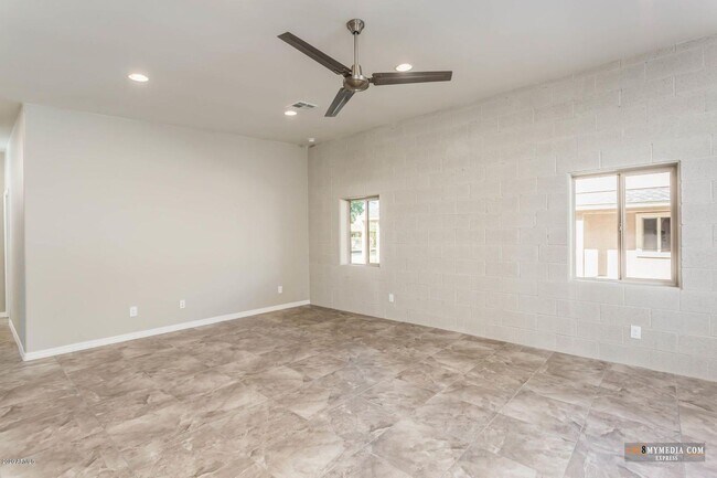 Foto del edificio - 313 N Laurel Ave