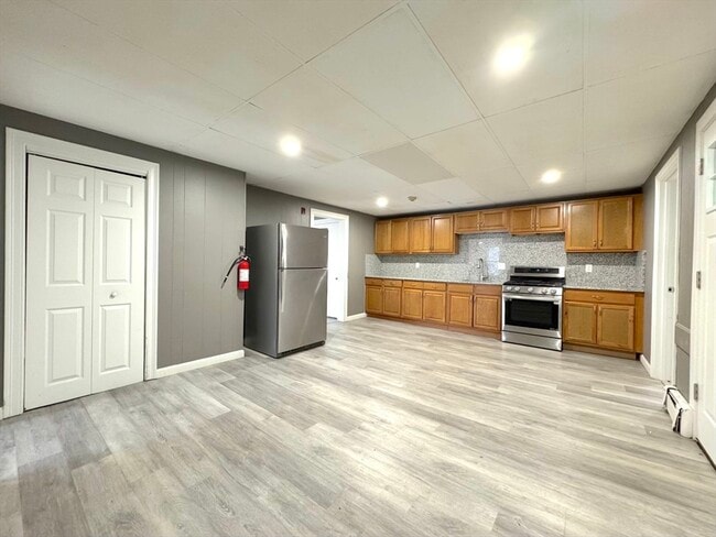 Building Photo - 332 Kimball St
