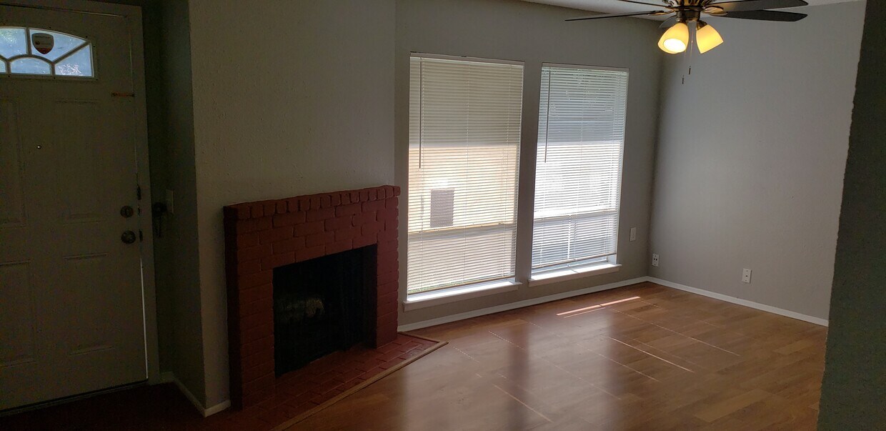 Primary Photo - 5827 Lake Champlain St