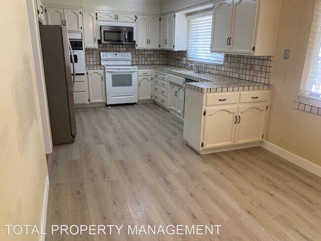 Building Photo - 3 br, 2 bath House - 1171 WESTWOOD DR
