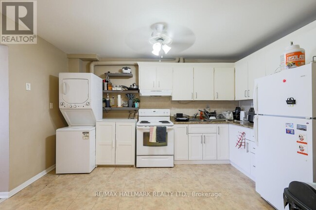 Building Photo - 2844 Danforth Ave