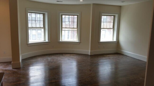 Building Photo - 29 Commonwealth Terrace