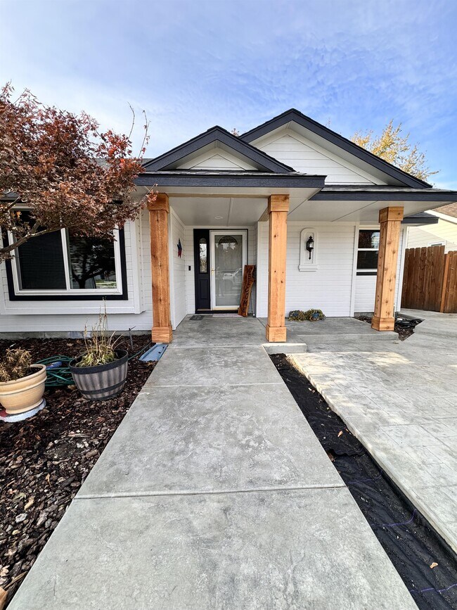 Building Photo - 4173 N Sorrel Pl