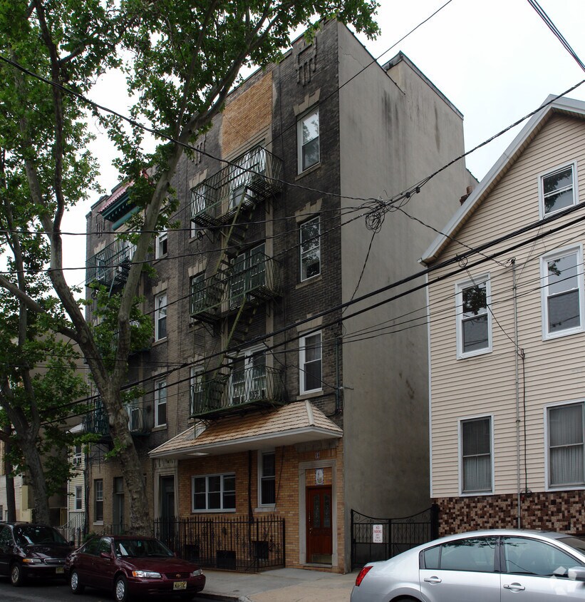 Primary Photo - 59 Madison St