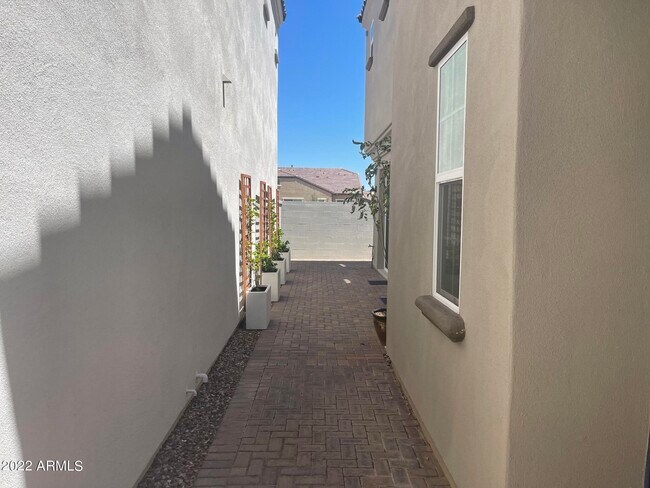 Foto del edificio - 2462 E Lovebird Ln