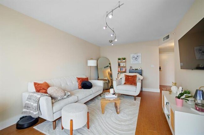Foto del edificio - 1688 West Ave