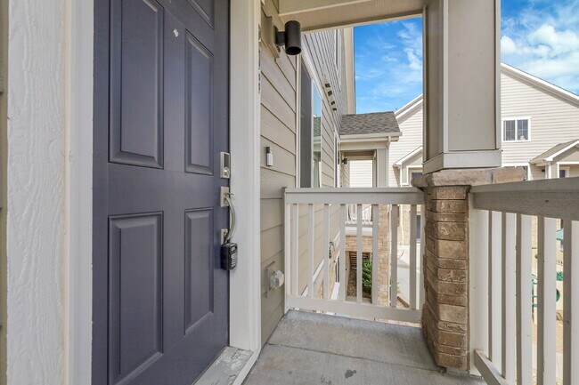 Foto del edificio - $2,775 - 3 Bed, 3 Bath Condo in Aurora wit...
