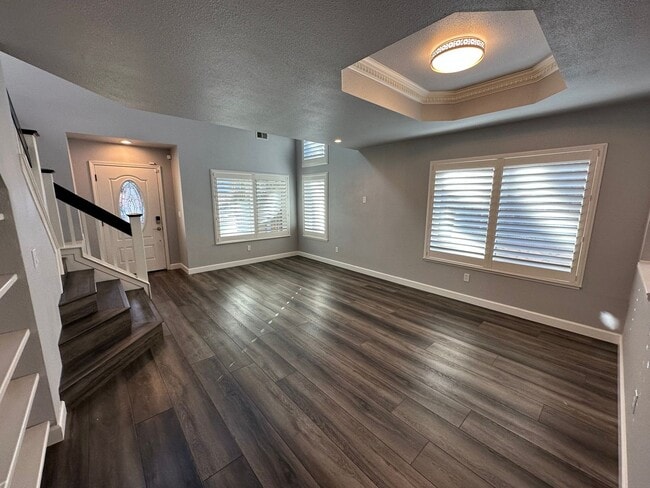 Foto del edificio - Beautiful 5 Bedroom 4 Bathroom with SOLAR