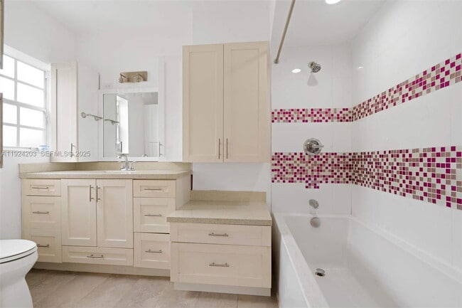 Foto del edificio - 8943 Hawthorne Ave