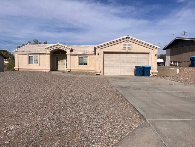 Foto del edificio - PRICE DROP! 4 bedroom, 2 bath Longterm Unf...