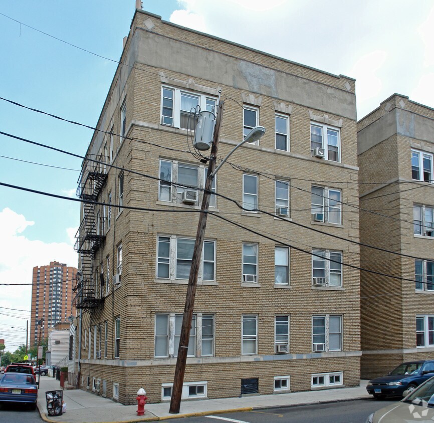 1900 West St - 522 19th St