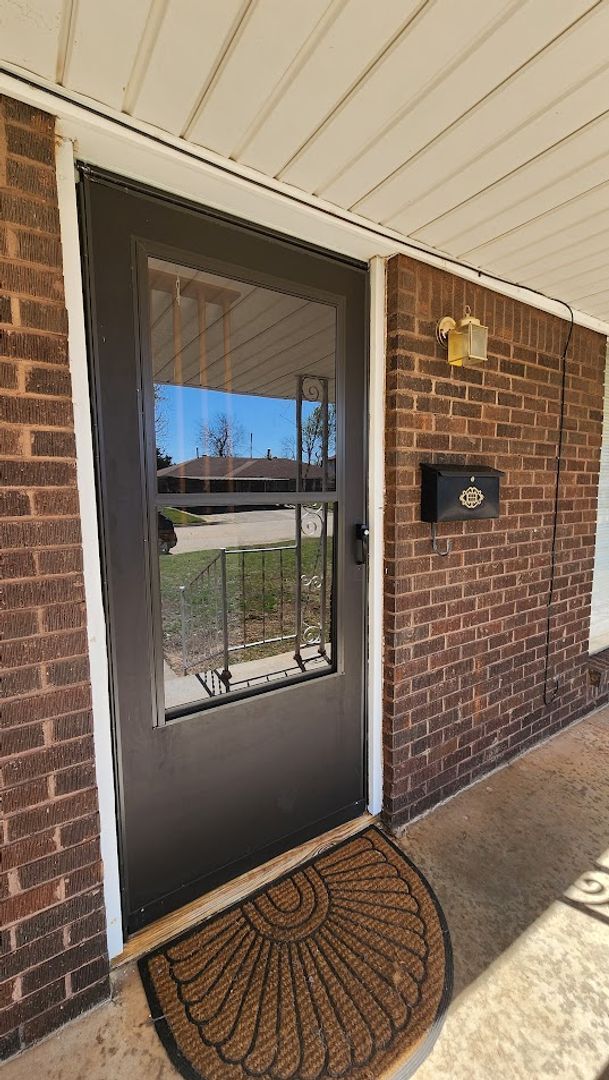 Foto del edificio - Darling 3 Bed 1.5 Bath 1 Car Garage in the Country Estates Addn Midwest City