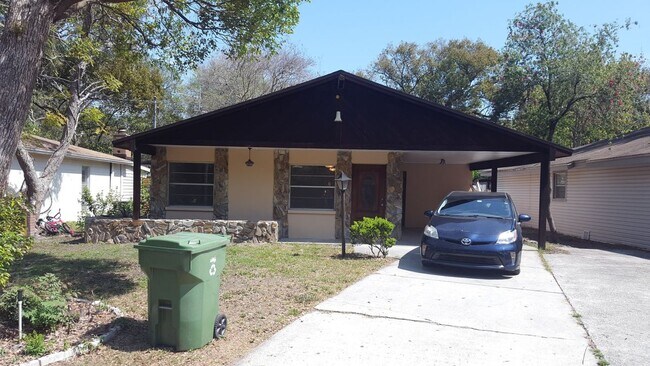 Foto del edificio - 7111 N 9th St