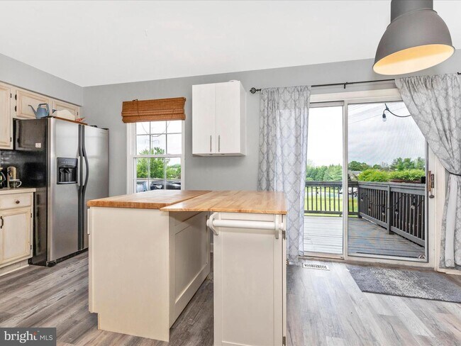 Foto del edificio - 6338 Towncrest Ct