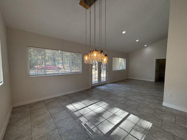 Building Photo - Fully remodeled home on acreage on N Shing...