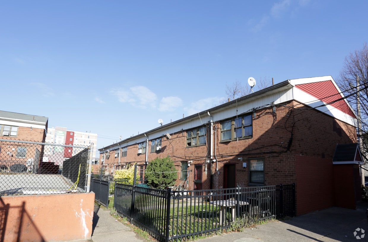Building Photo - Norris Apartments