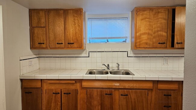 Building Photo - Ruby Duplex