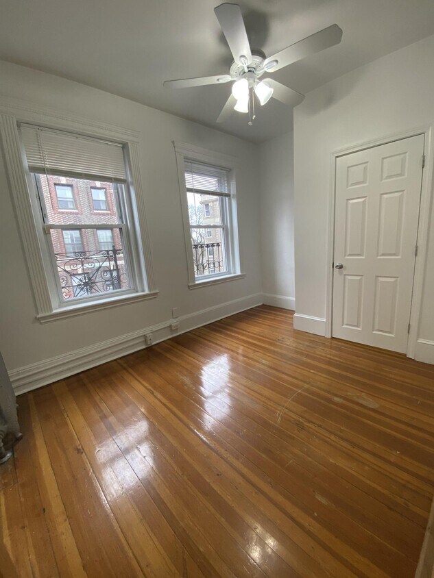 Building Photo - 128 Hemenway St