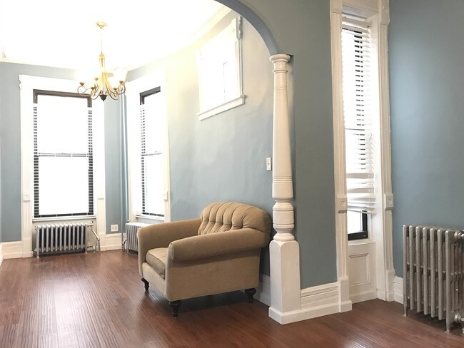 Building Photo - 361 45th St